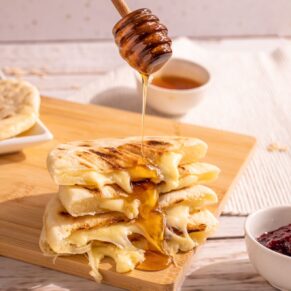 AREPA CASSAVA STUFFED WITH CHEESE